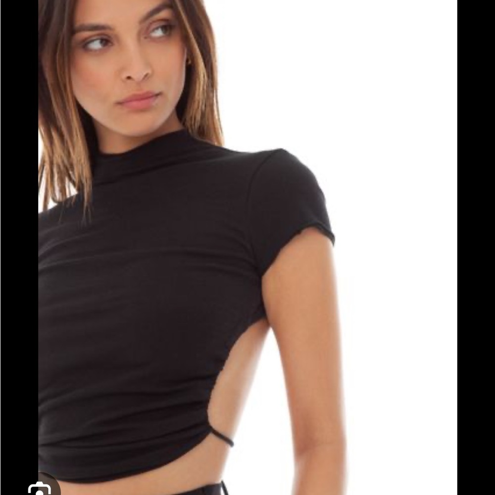 AREYOUAMI saia tee in xxs but fits xs.
